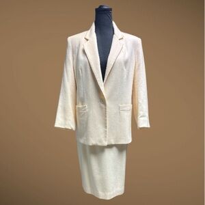 Elegant Vintage Wool Cream Blazer and Skirt Set Size 6